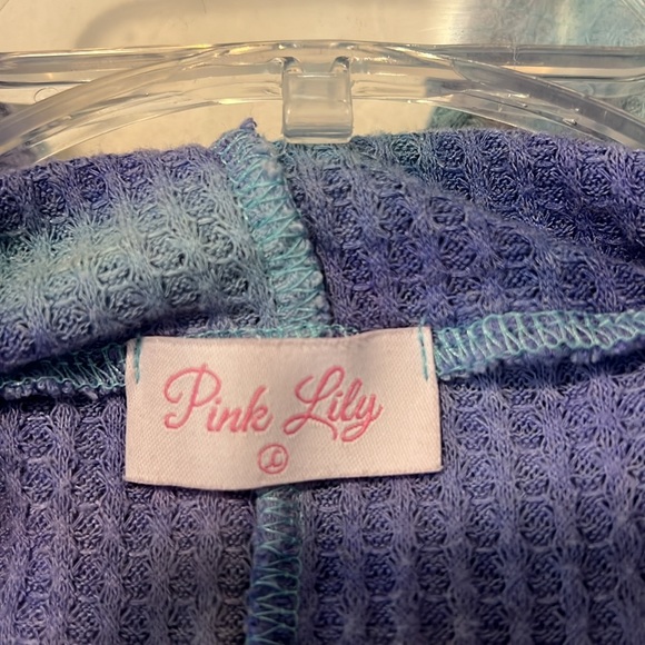 Tie-dyed oversized lightweight hoodie! So very comfortable! Size L - Picture 4 of 5